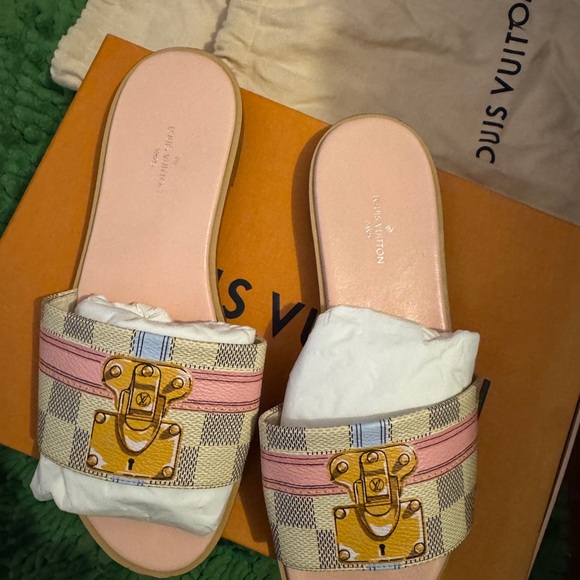 Louis Vuitton Checkered Sandals - Picture 2 of 7